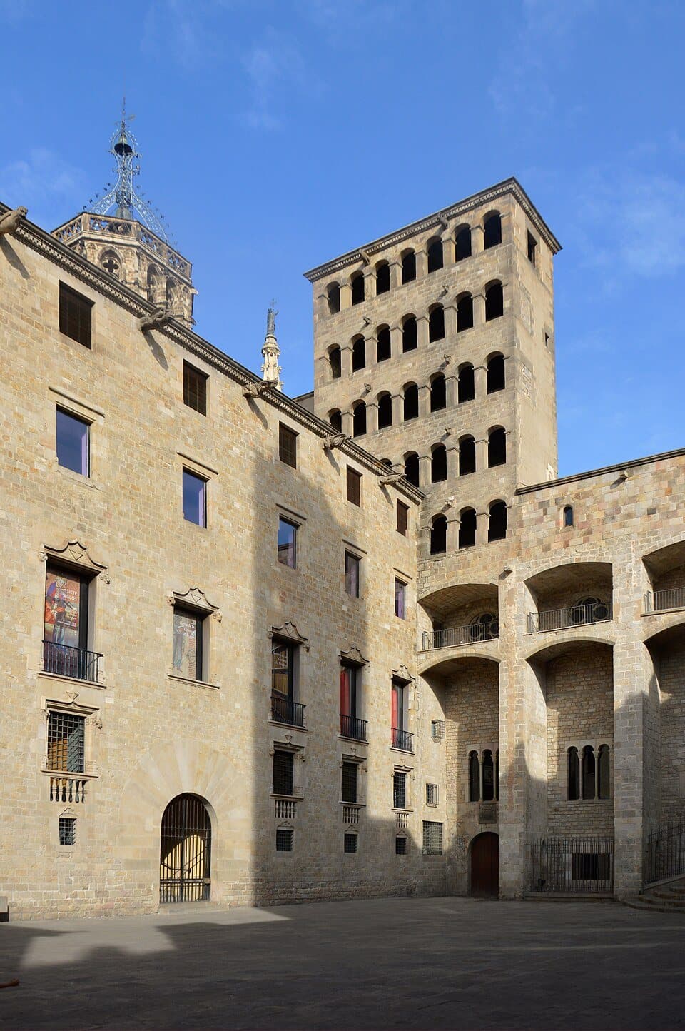 Edificios históricos de la Plaça del Rei en Barcelona