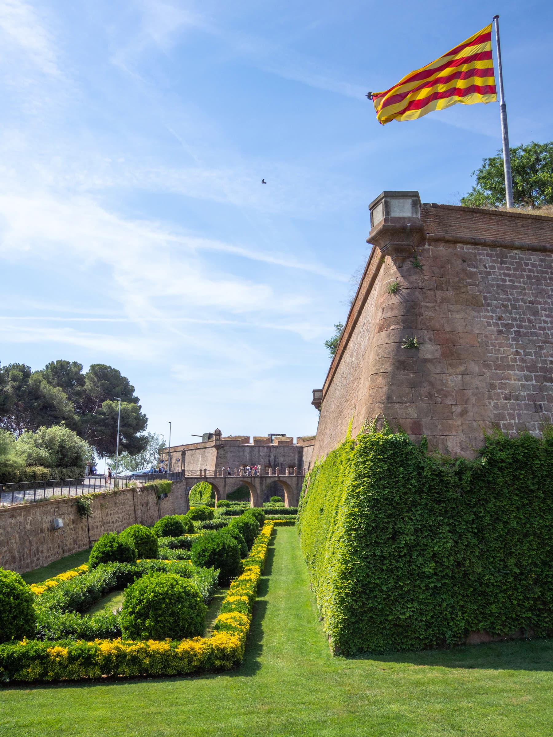 Jardines y murallas históricas del castillo de Montjuïc
